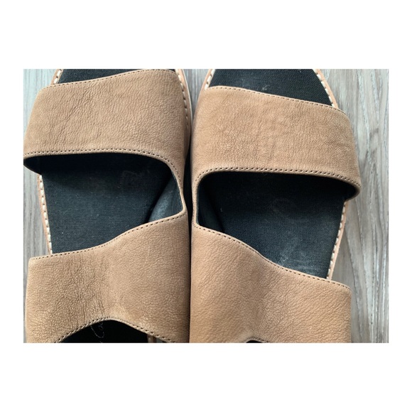 Kenneth Cole Tan Suede Sandals - Picture 6 of 6